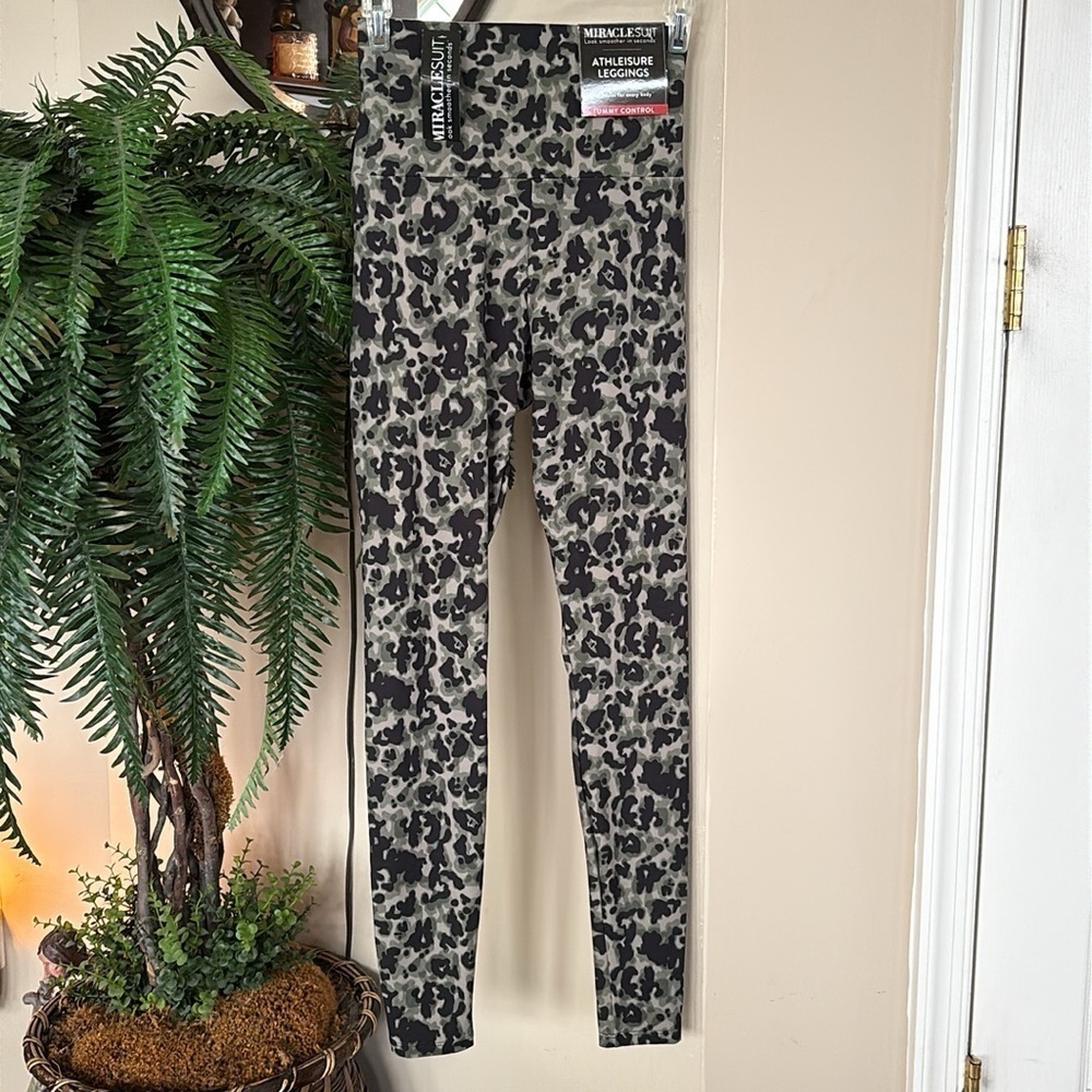 Brand New Miraclesuit Tummy Control Athleisure Leggings Tortoise Shell Green
